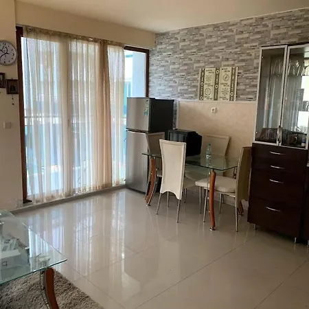 Прекрасни Апартаменти С Басейн, Близо До Морето Apartament